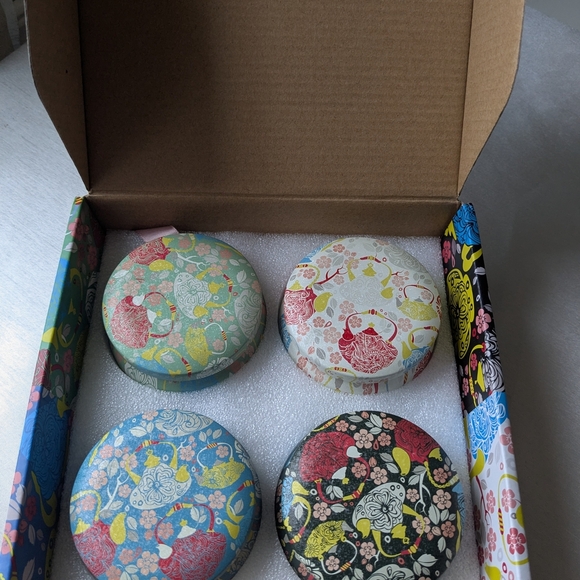 Elegant 4 Scented Candles. - Picture 6 of 11